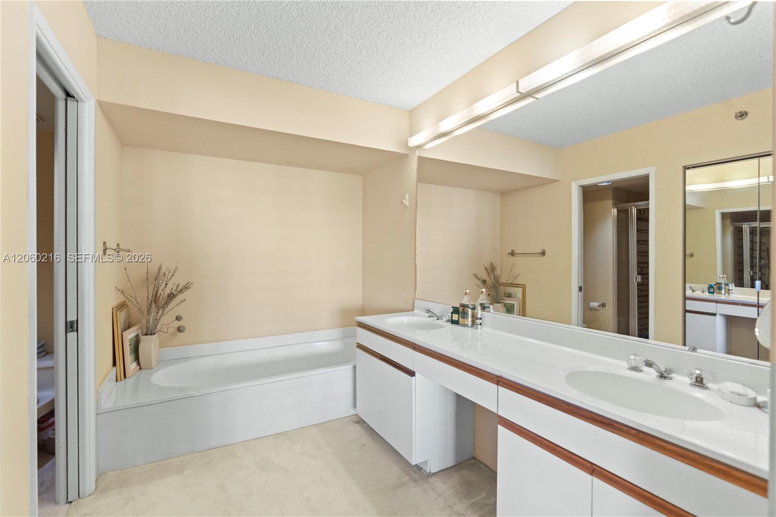 3600 Mystic Pointe Drive