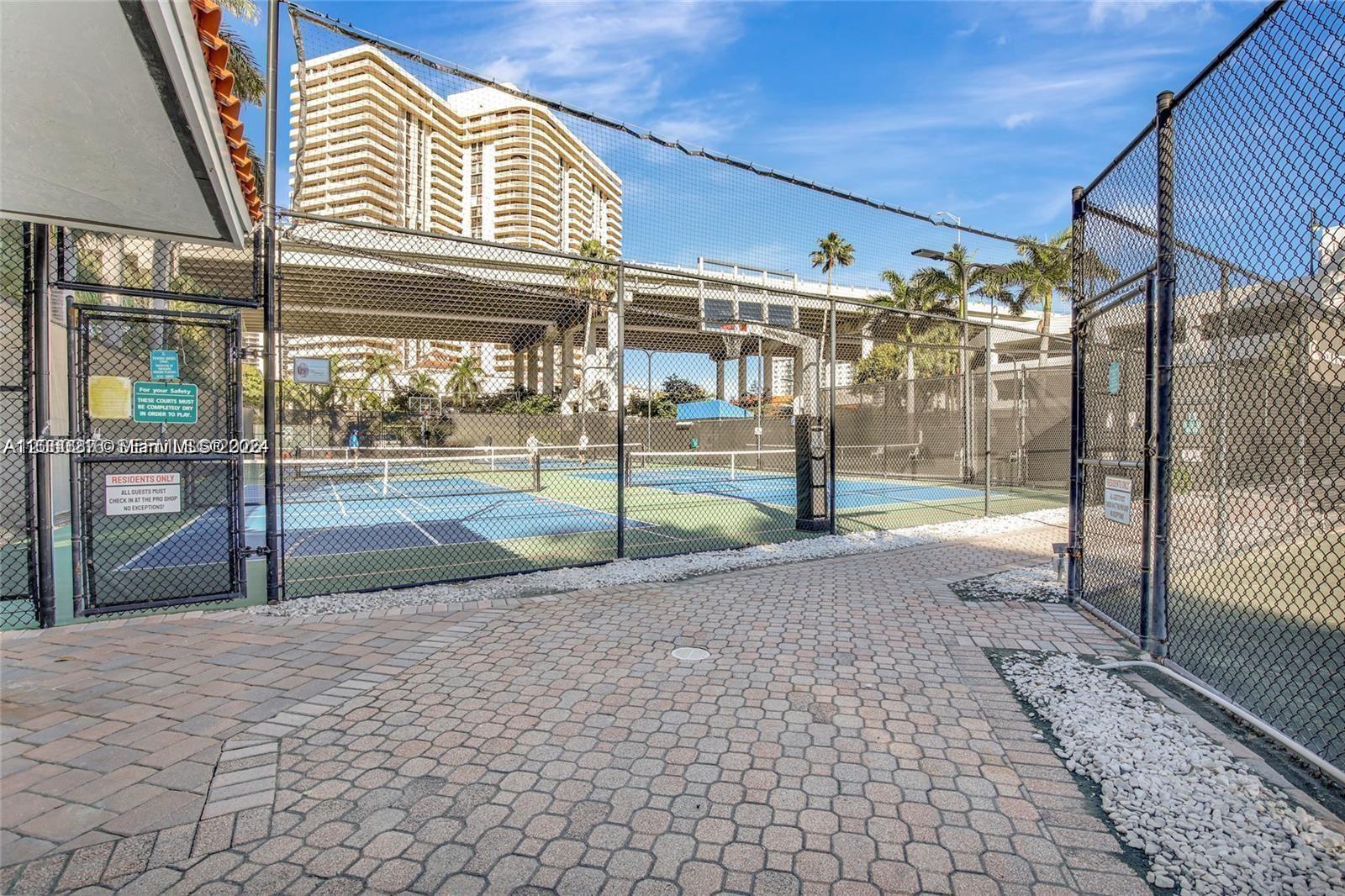 3600 Mystic Pointe Drive