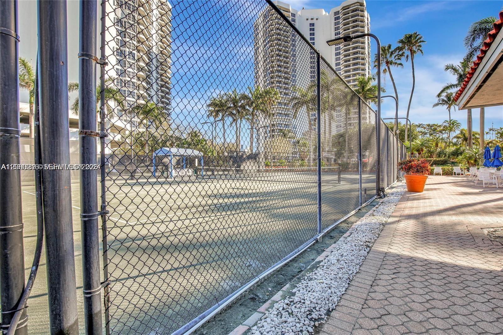 3600 Mystic Pointe Drive