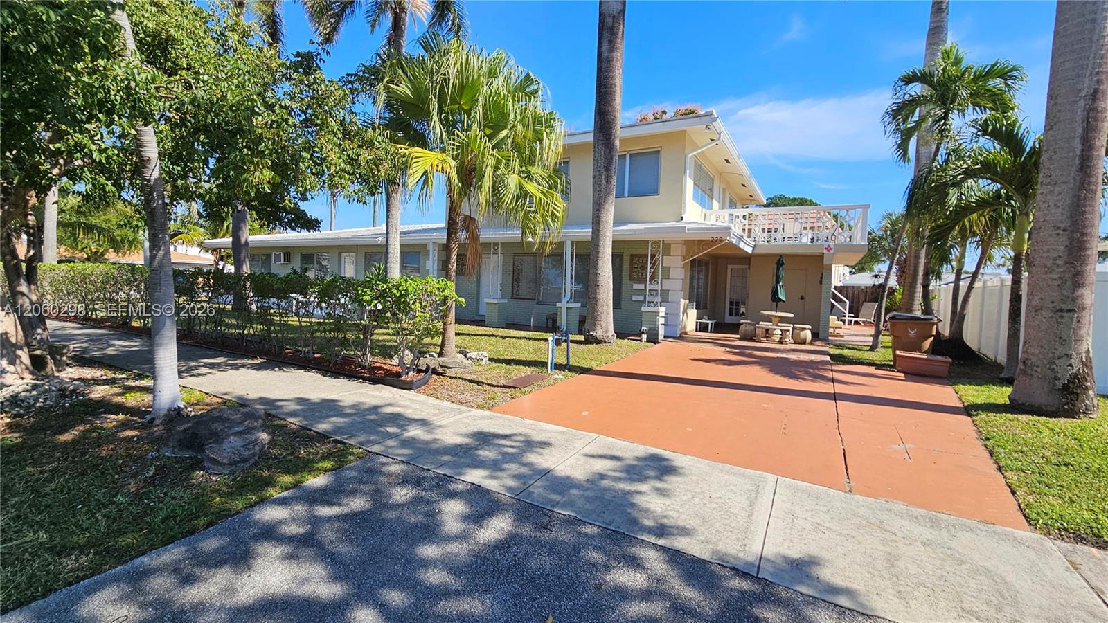 220 SE 12th Avenue