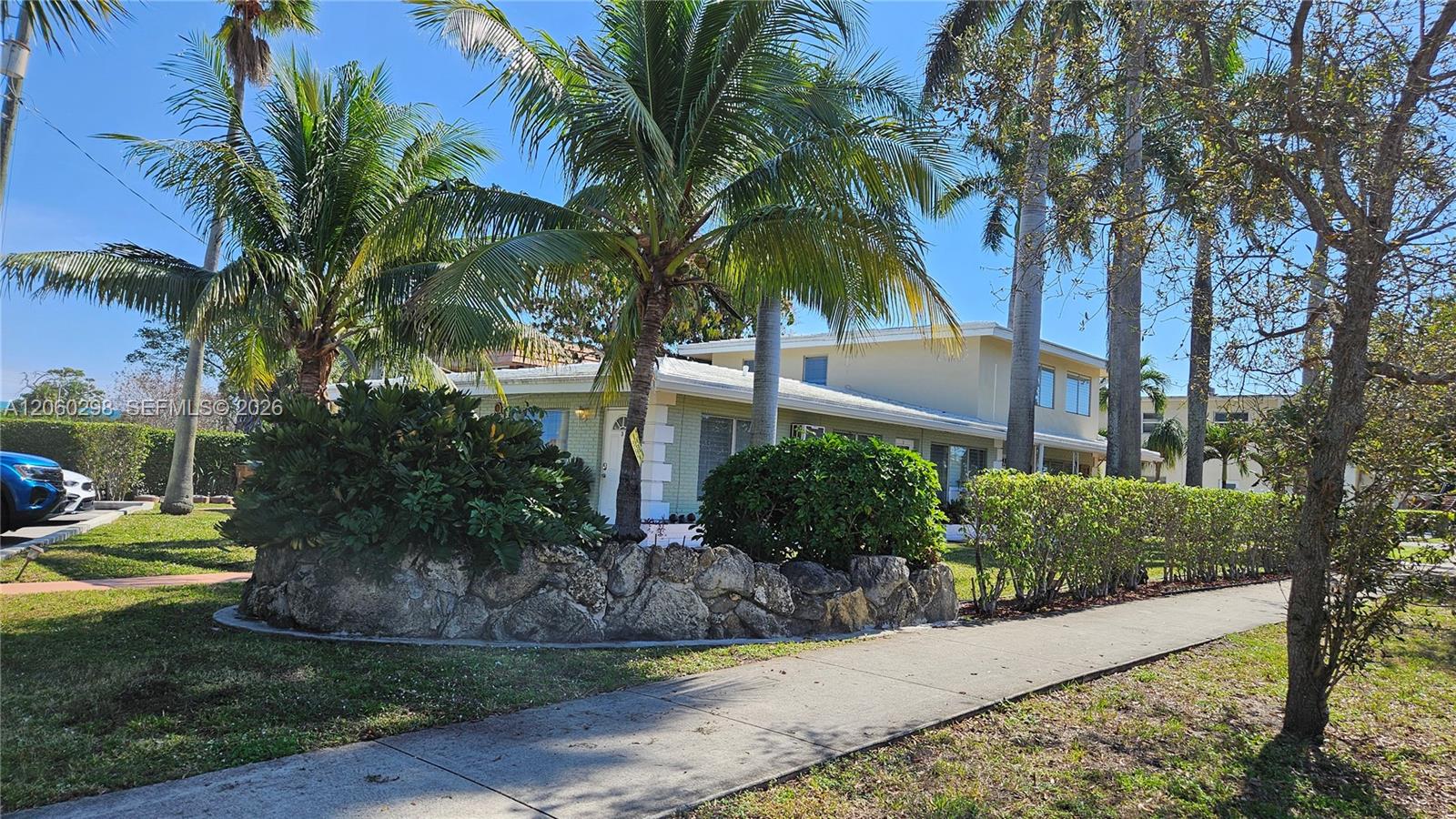 220 SE 12th Avenue
