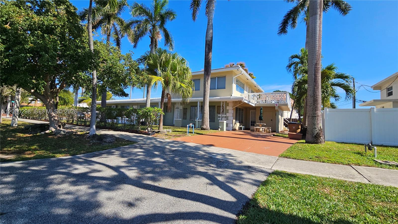 220 SE 12th Avenue