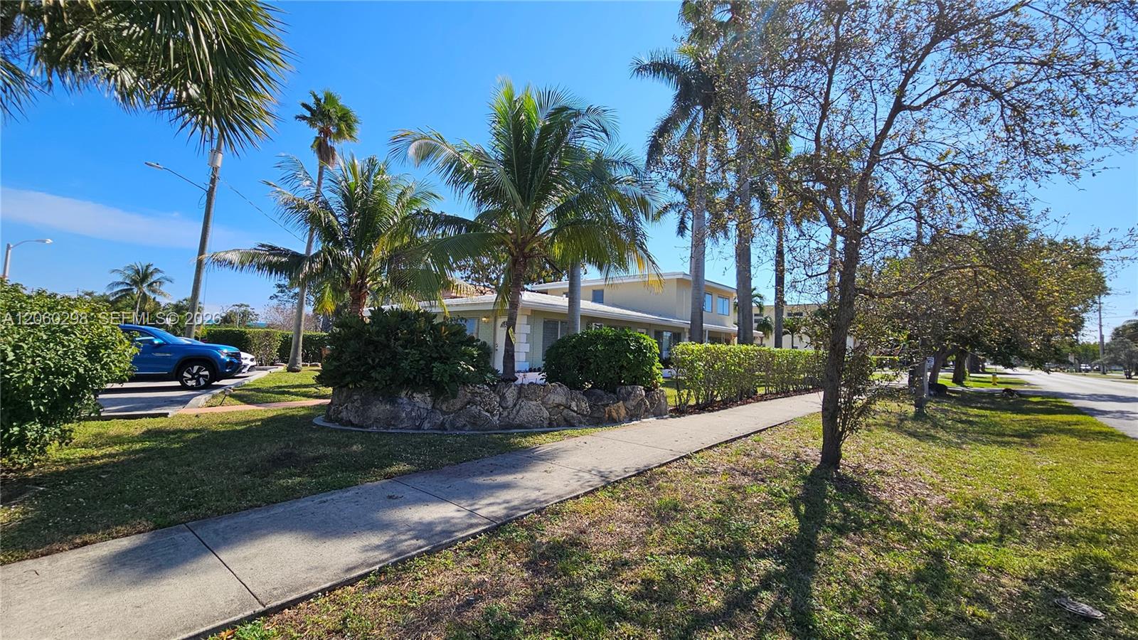 220 SE 12th Avenue