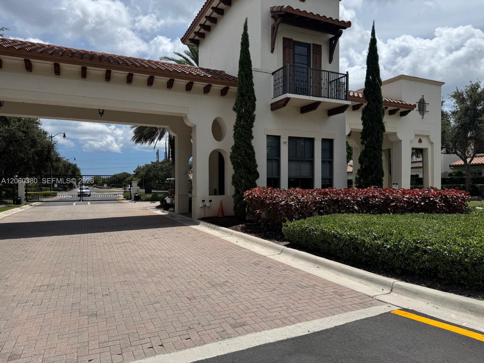 8514 NW 37th Court