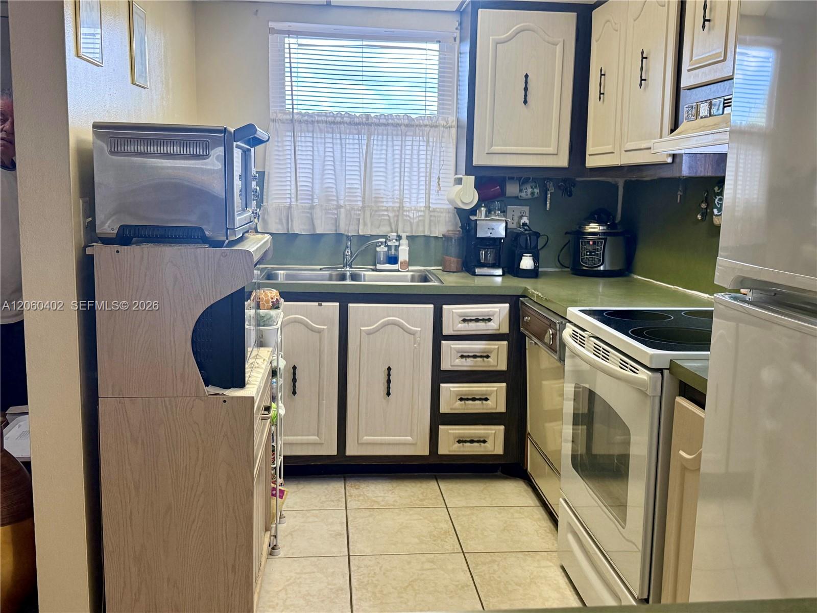 30 NW 87th Avenue