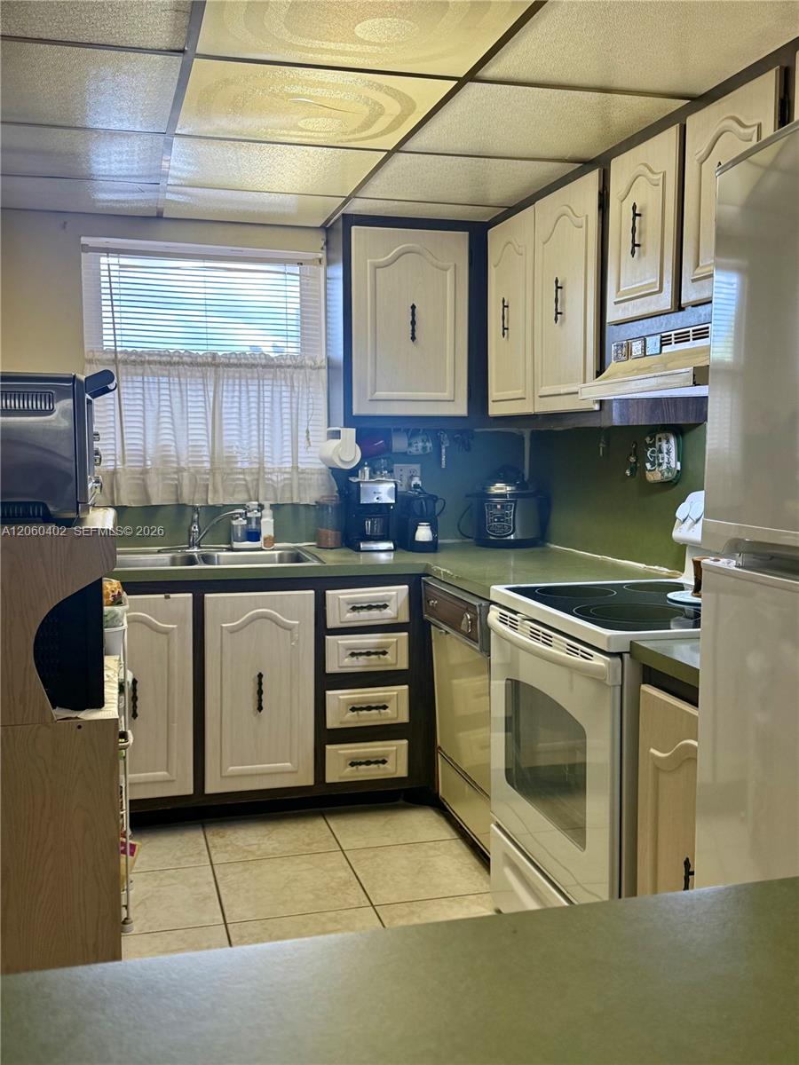 30 NW 87th Avenue