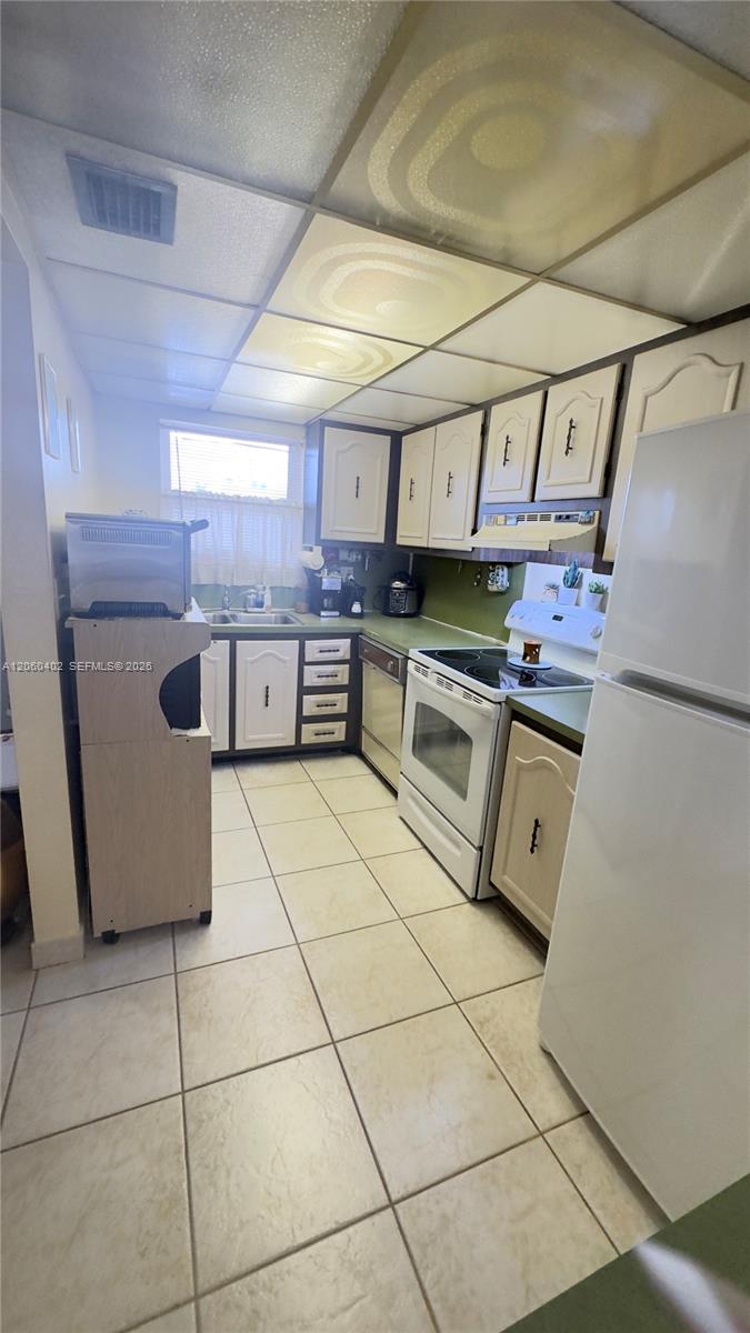 30 NW 87th Avenue