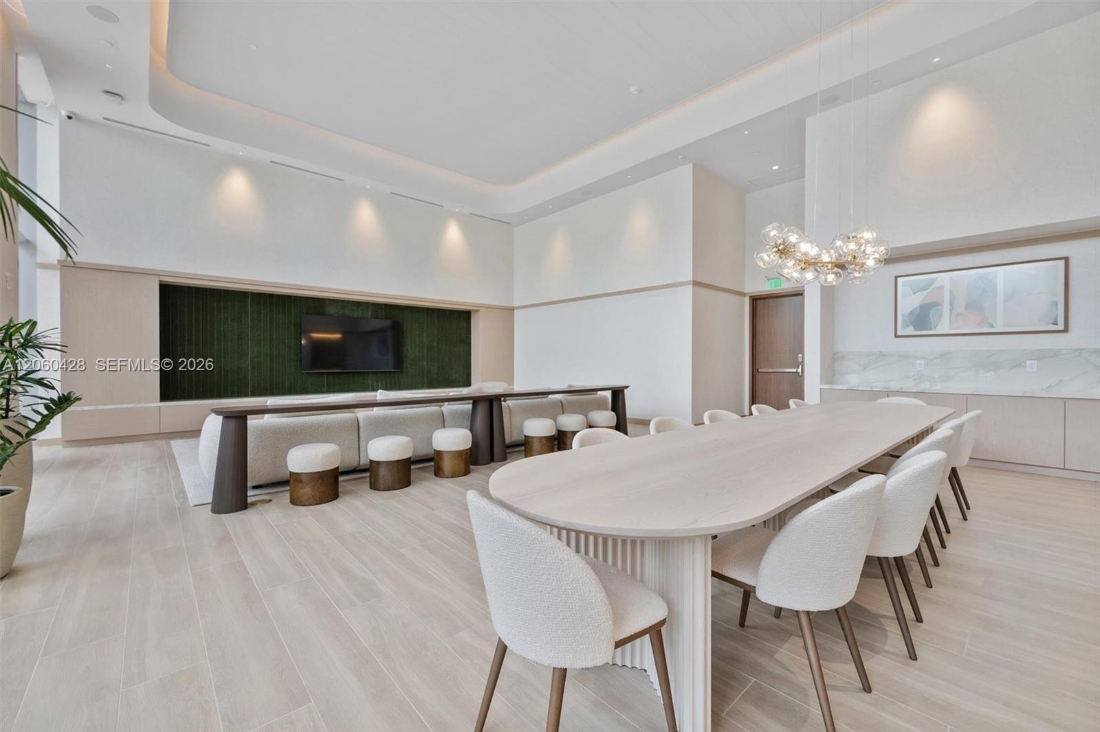 2411 Laguna Circle