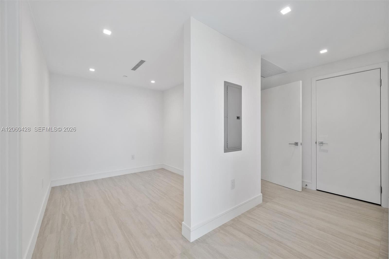 2411 Laguna Circle
