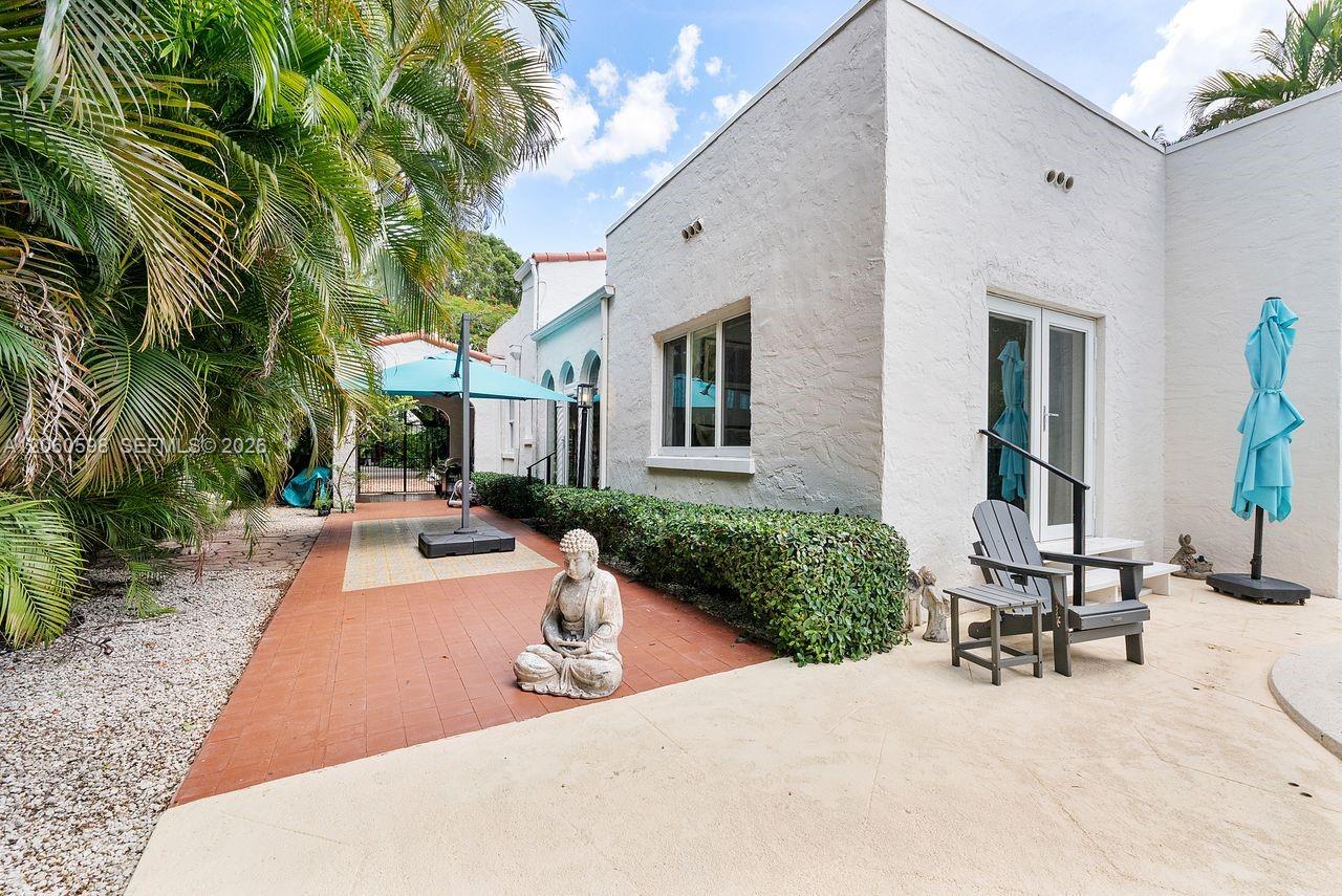 1042 Sorolla Avenue