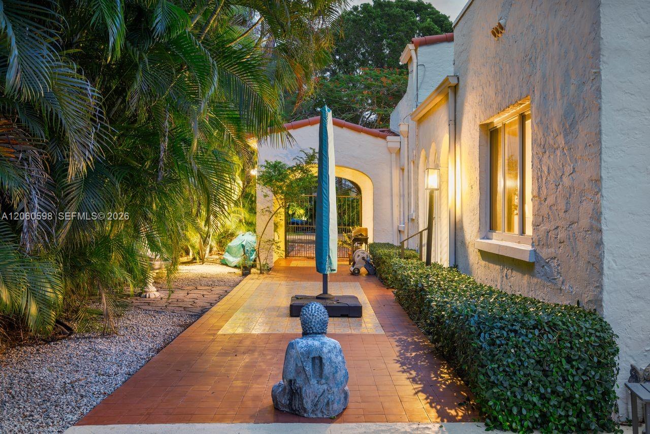 1042 Sorolla Avenue