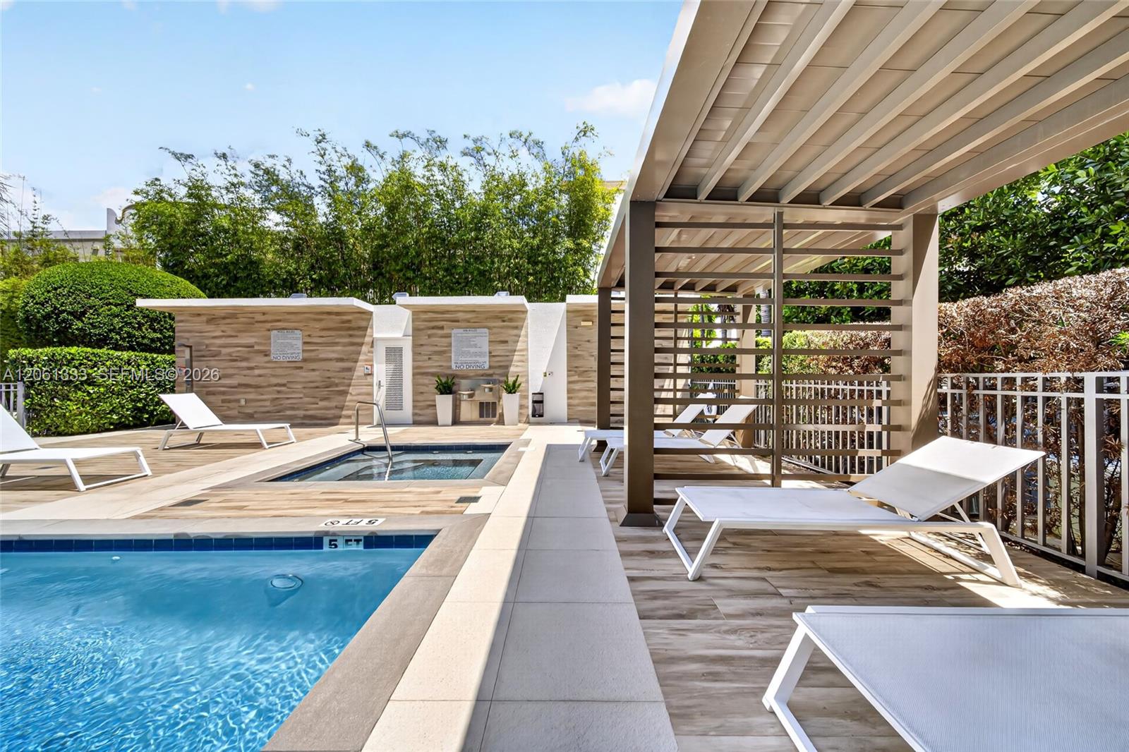 455 NE 39th Street