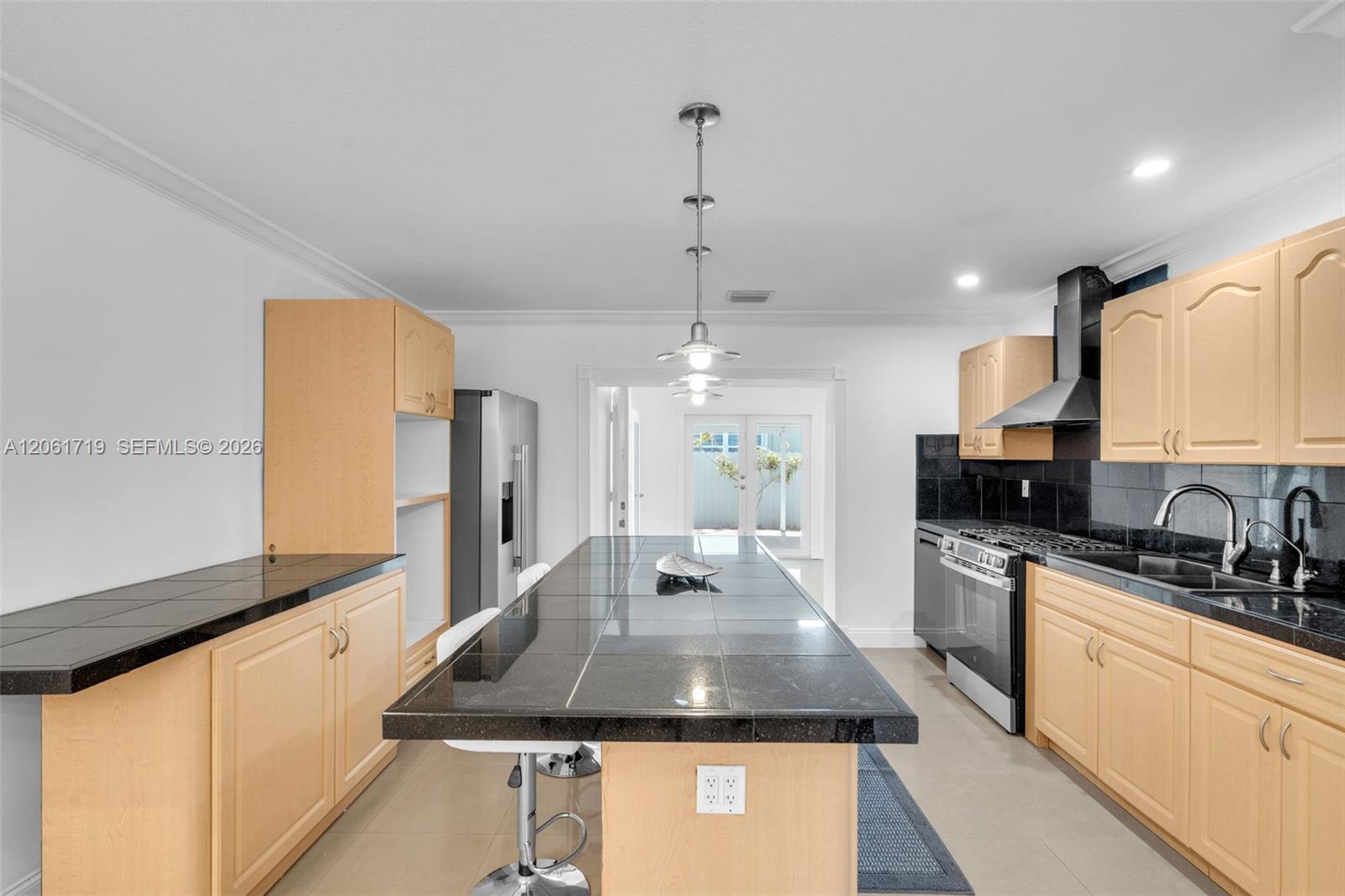 3685 W 9th Avenue