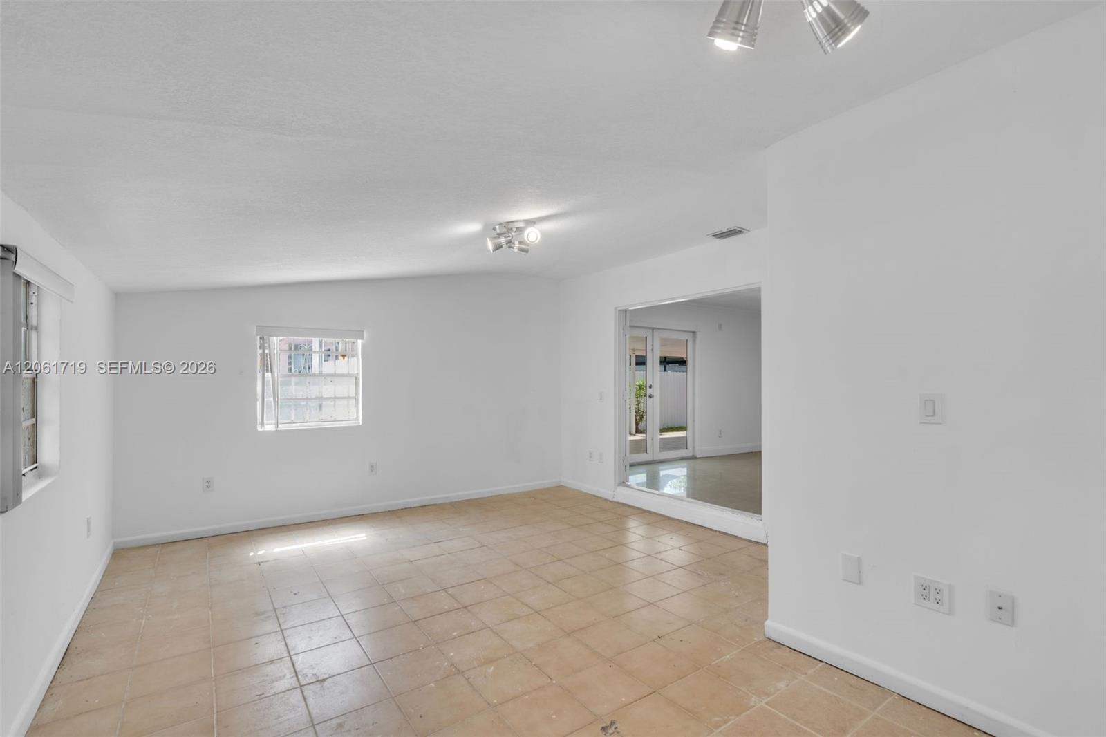 3685 W 9th Avenue