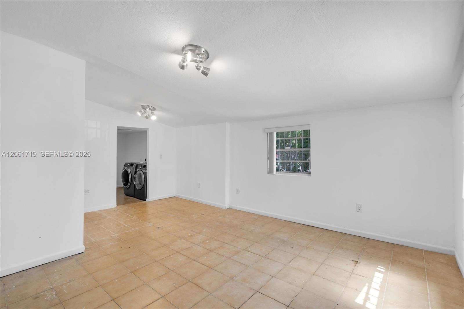 3685 W 9th Avenue