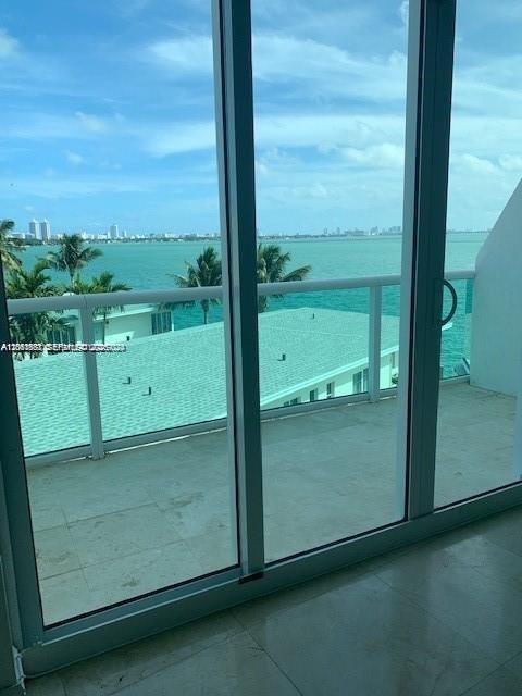 2000 Bay Drive gallery image #11