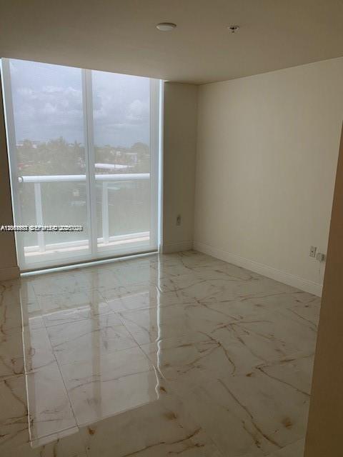 2000 Bay Drive gallery image #14