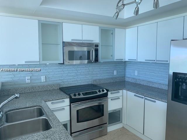 2000 Bay Drive gallery image #9
