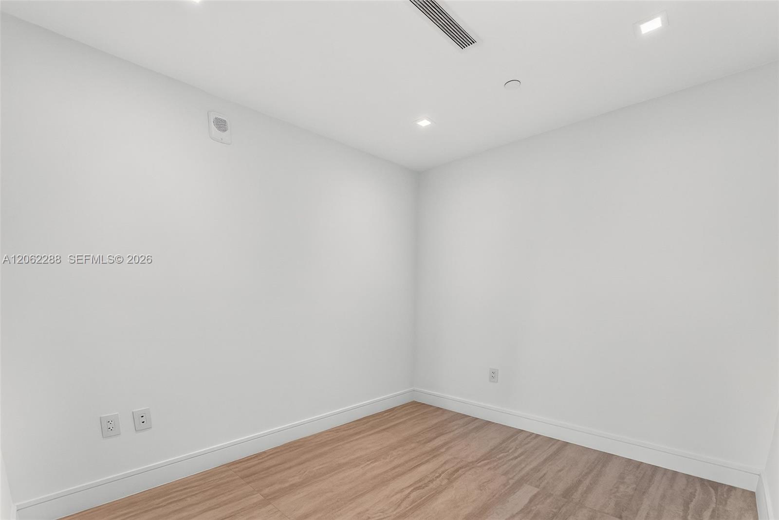 2411 Laguna Circle