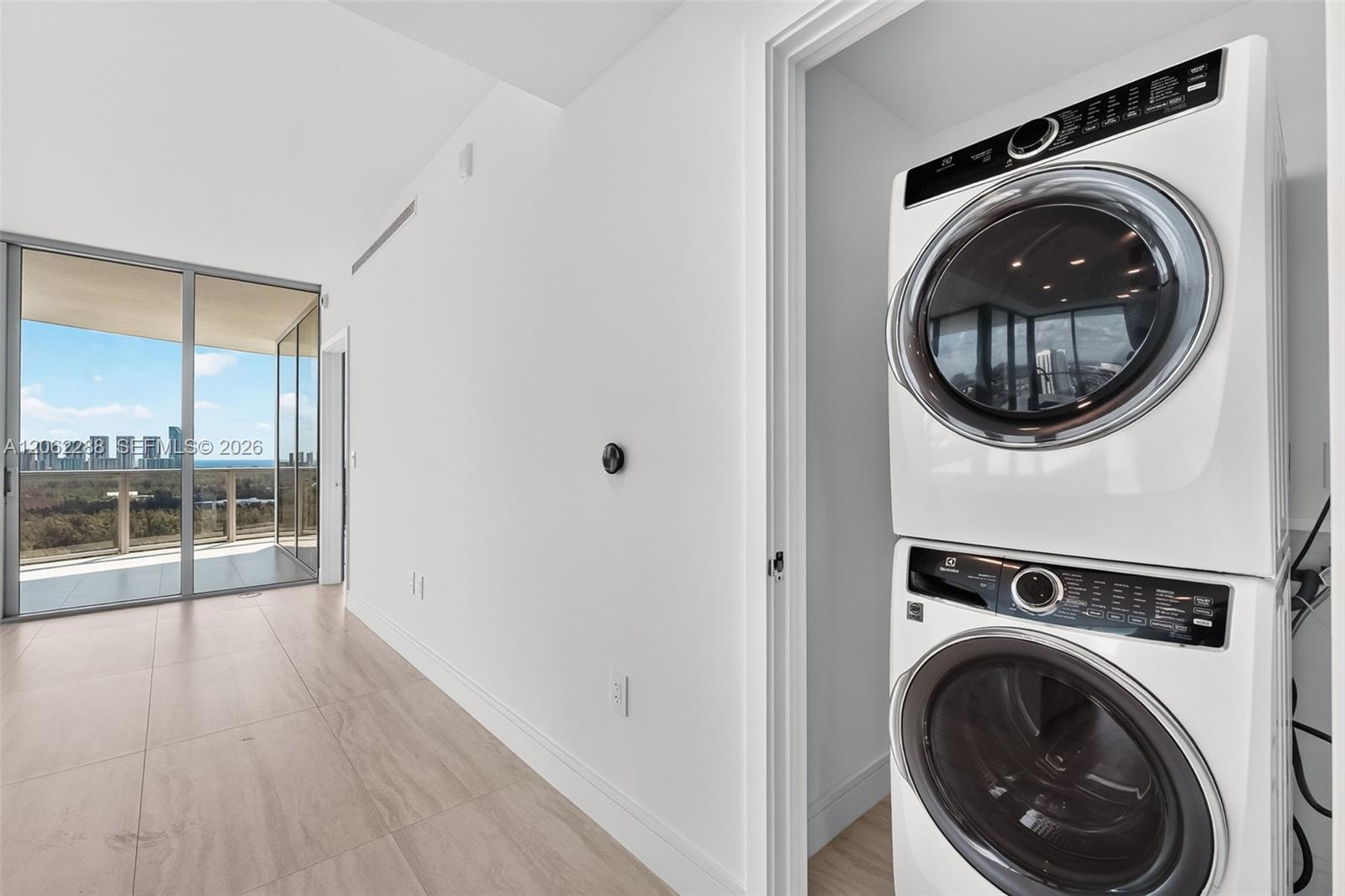2411 Laguna Circle