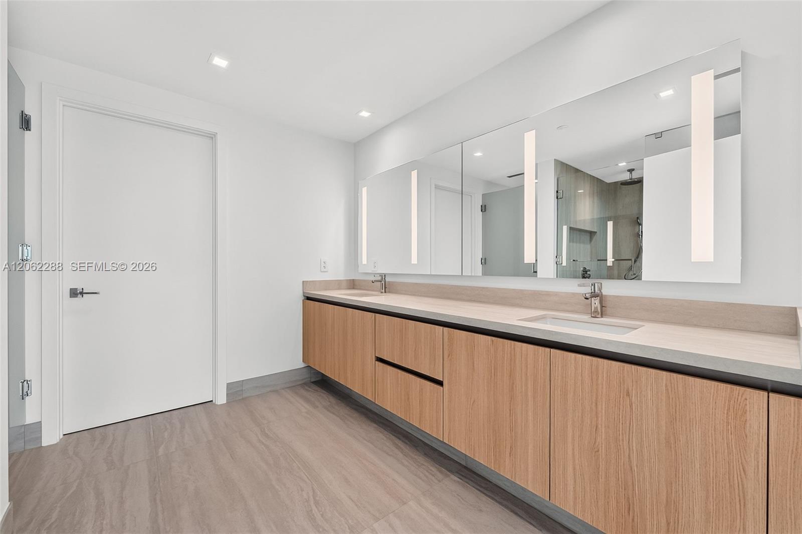 2411 Laguna Circle