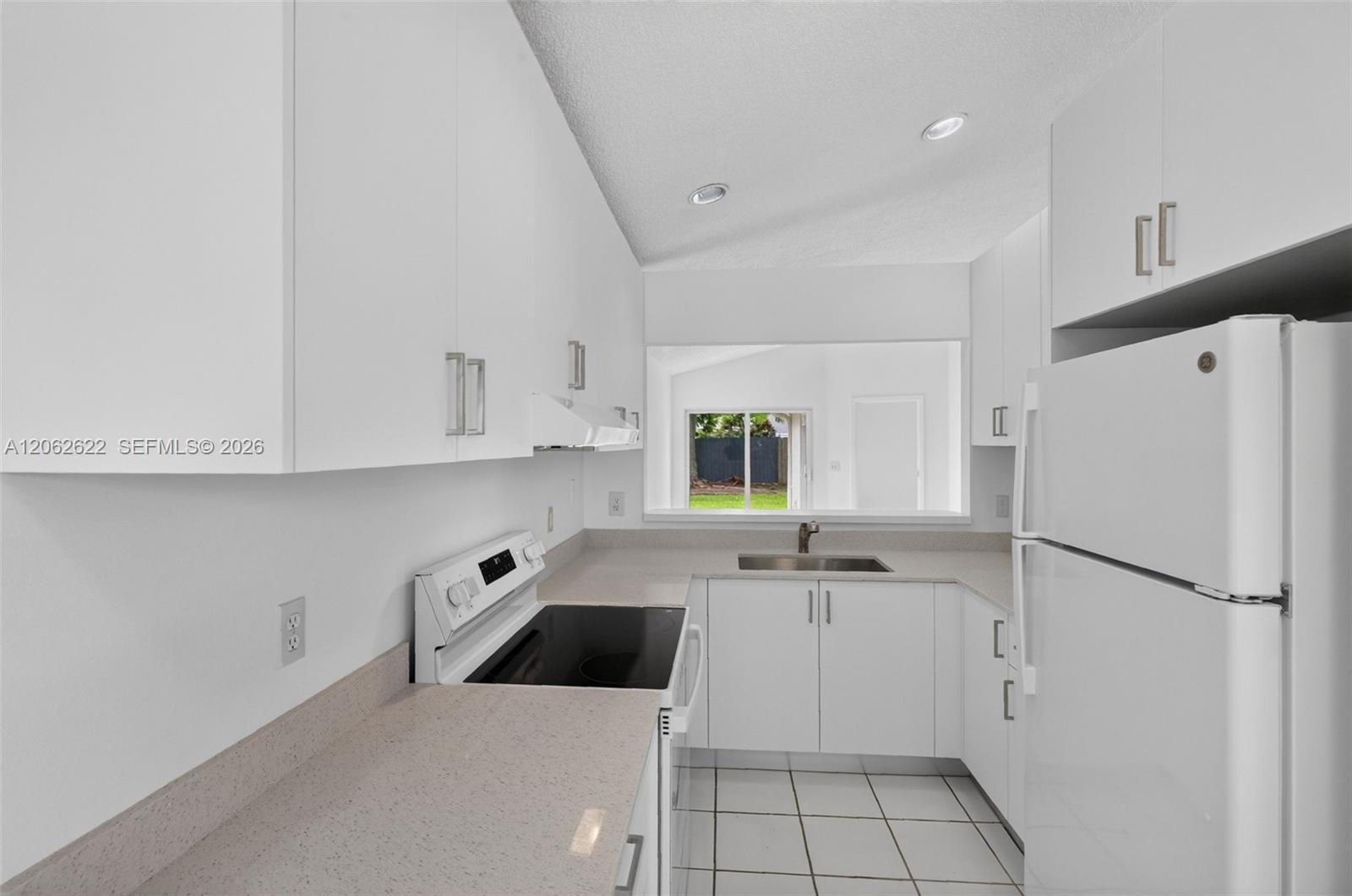 792 SW 9th Street