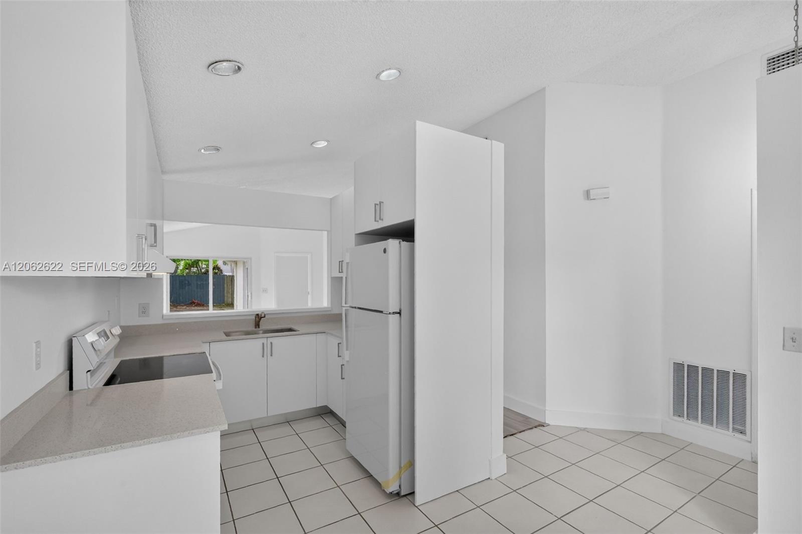 792 SW 9th Street