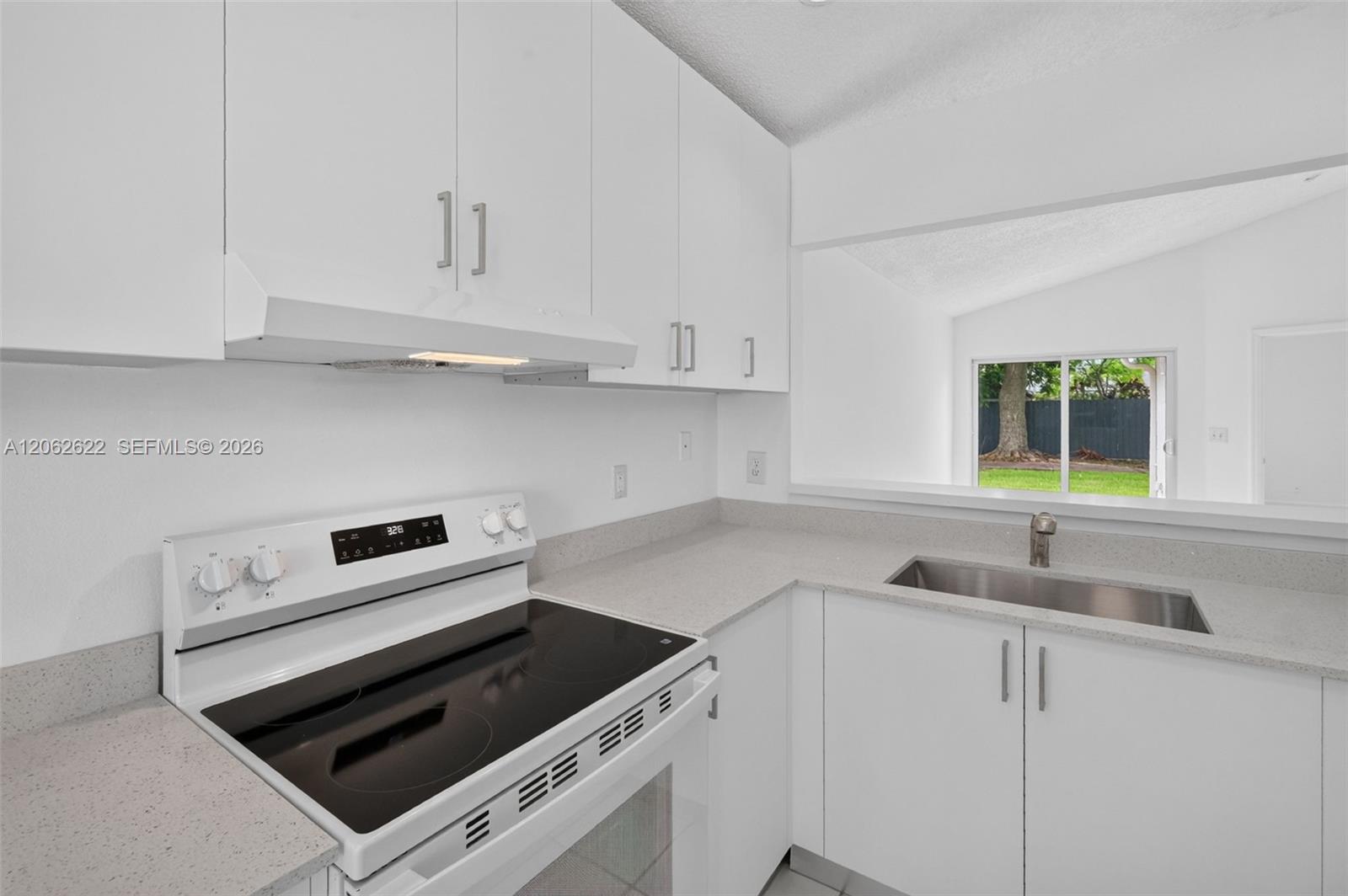 792 SW 9th Street