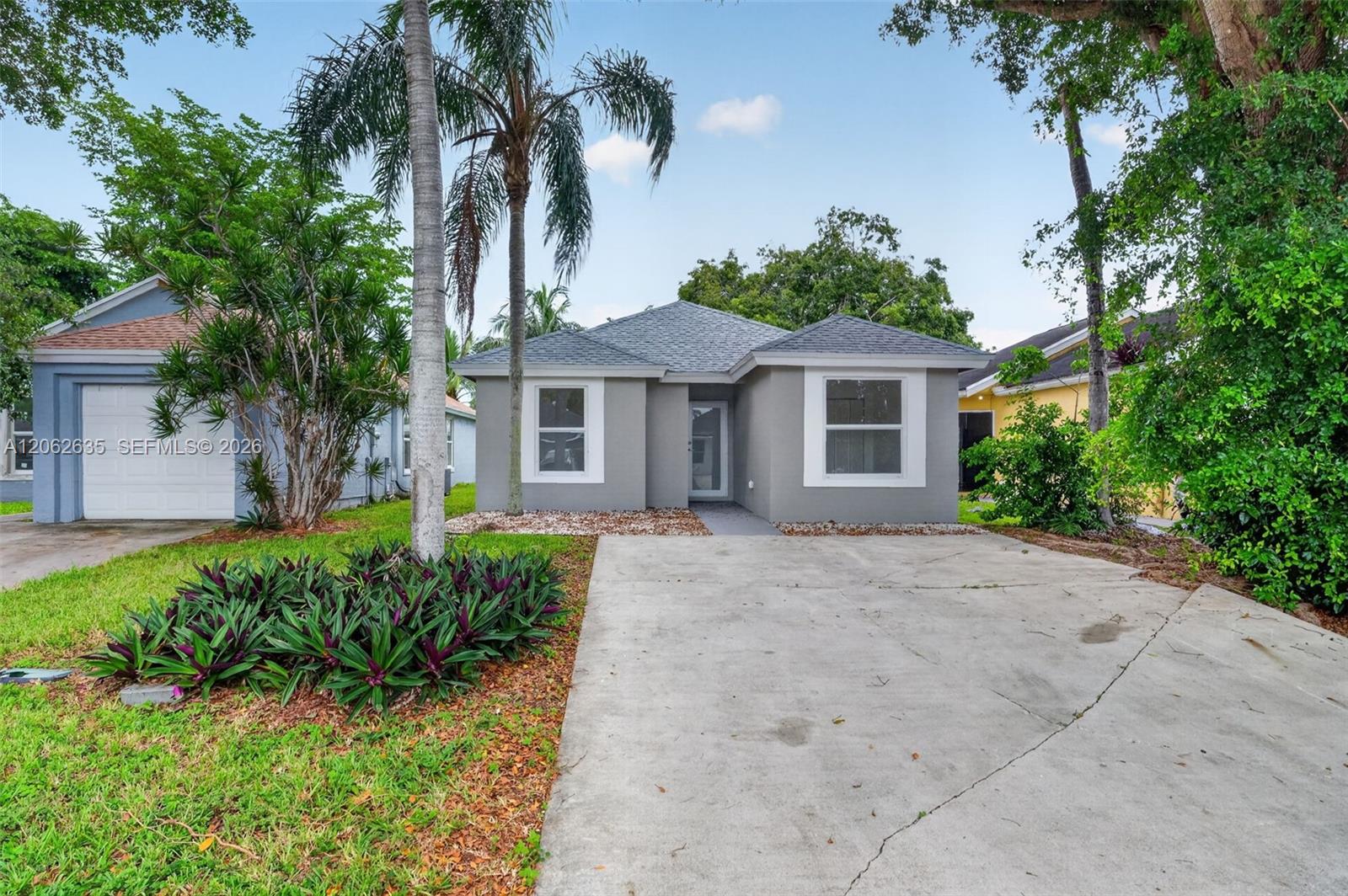 744 SW 9th Street