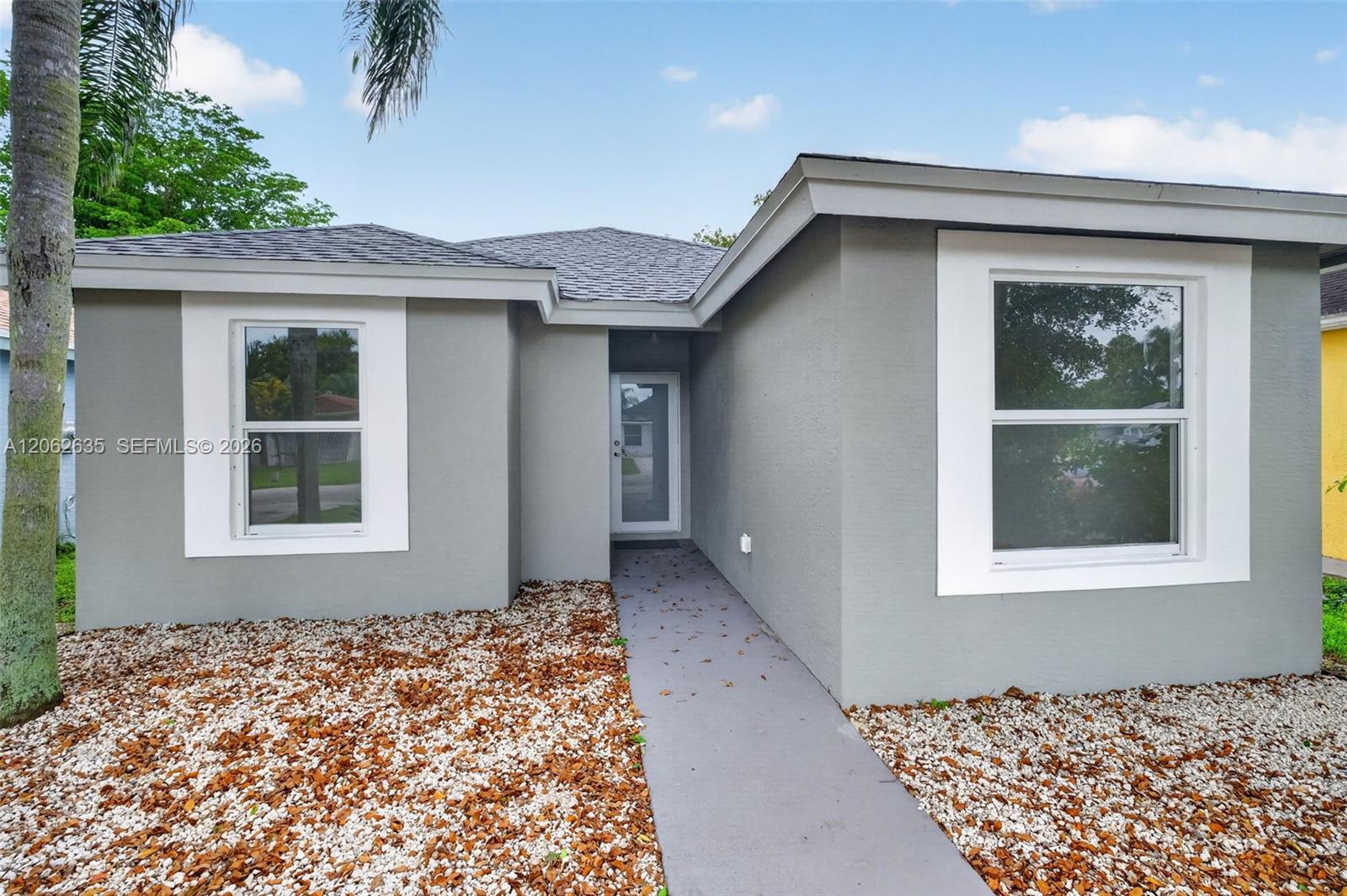 744 SW 9th Street