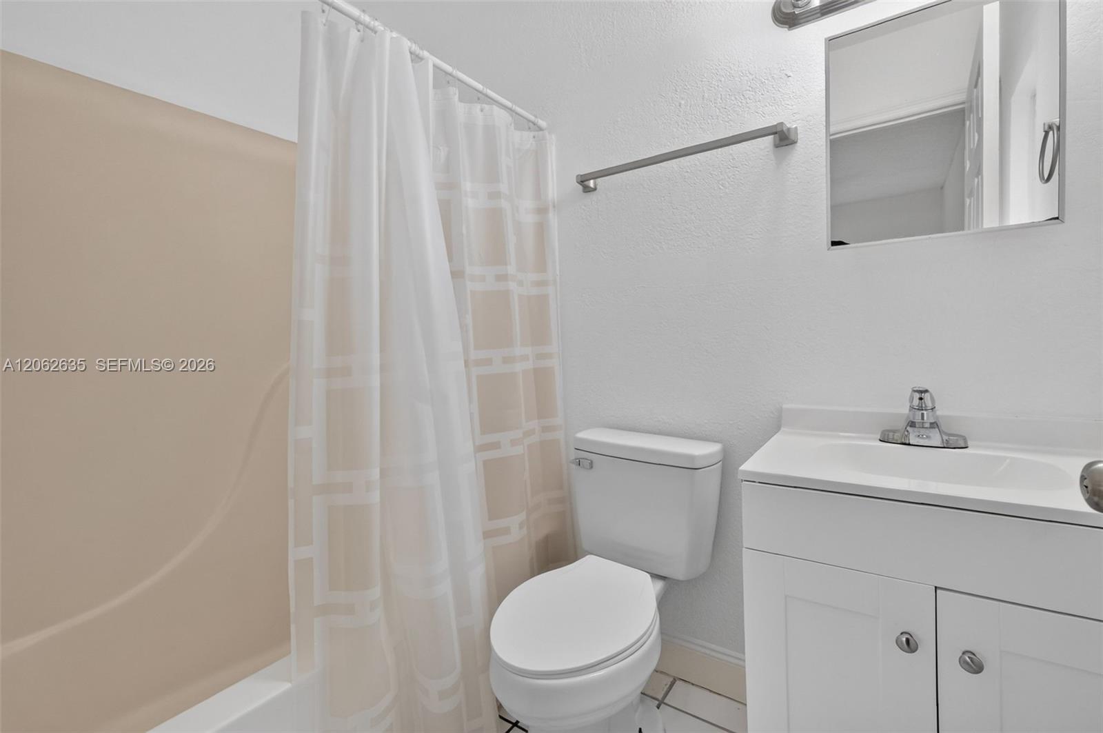 744 SW 9th Street