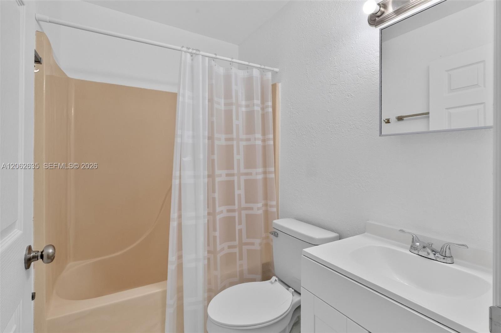 744 SW 9th Street