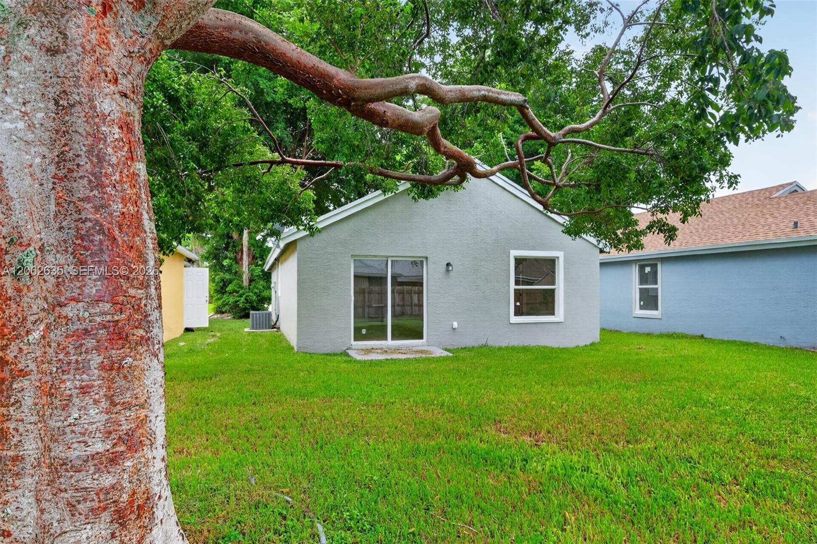 744 SW 9th Street