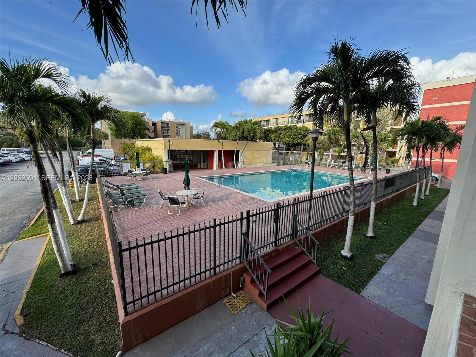 9240 Fontainebleau Boulevard