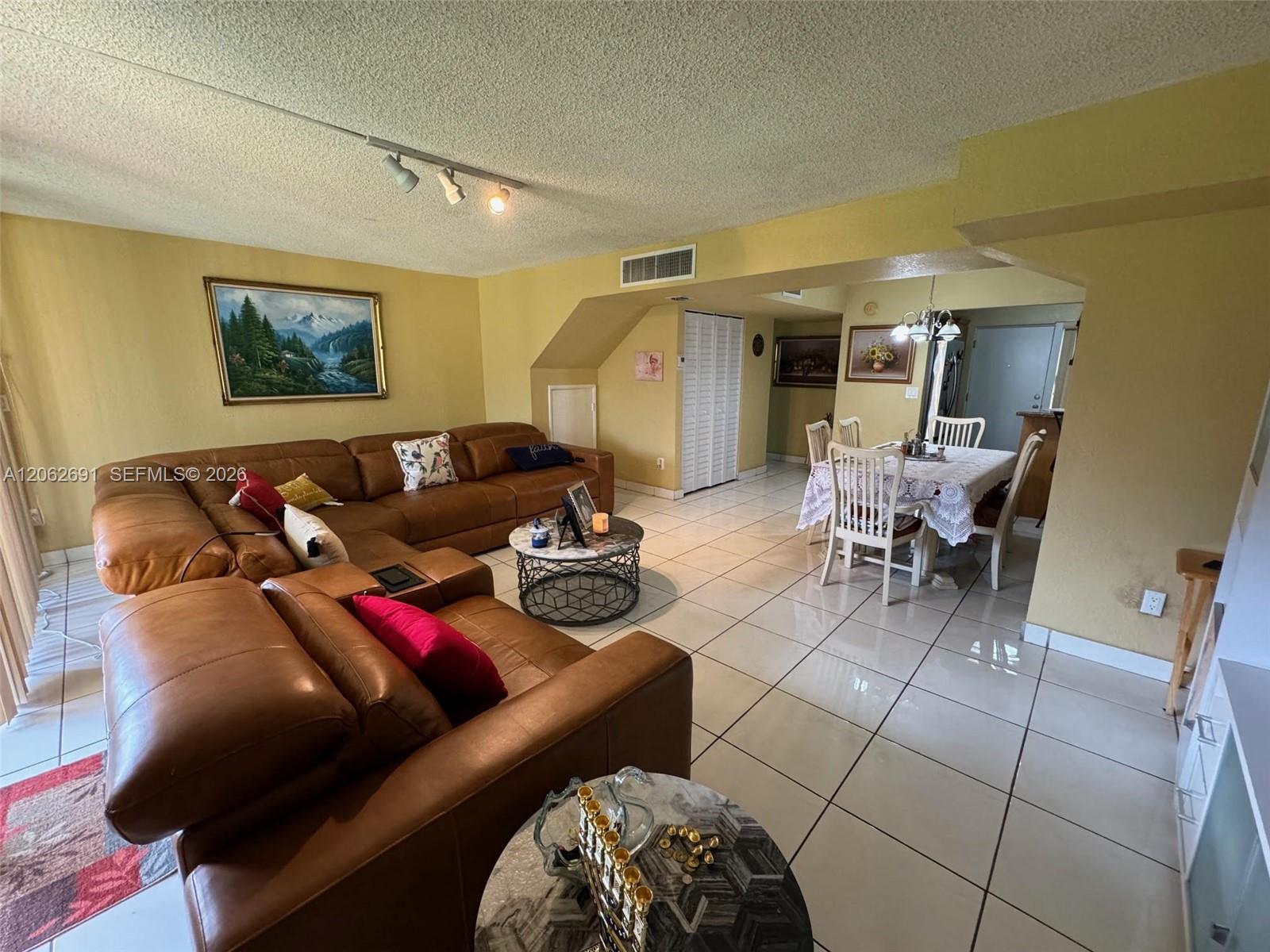 9240 Fontainebleau Boulevard