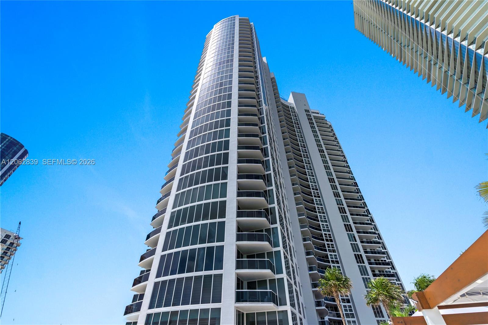 18911 Collins Avenue