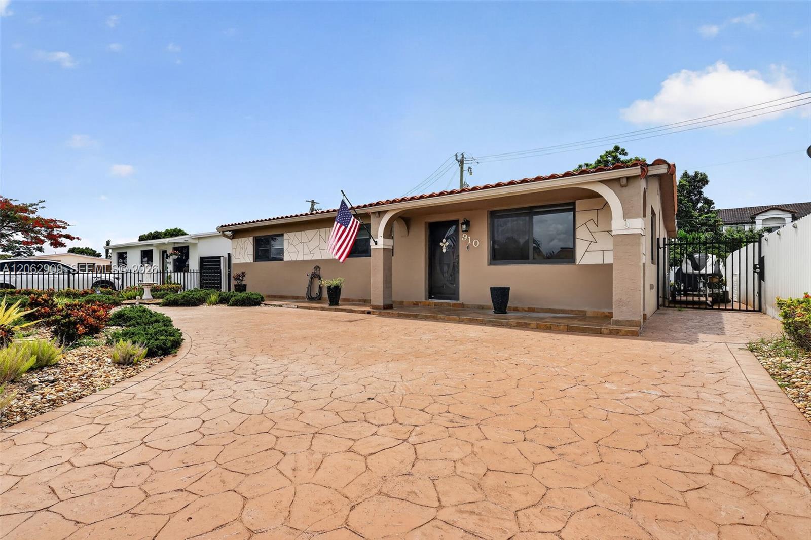 910 W 37th Street