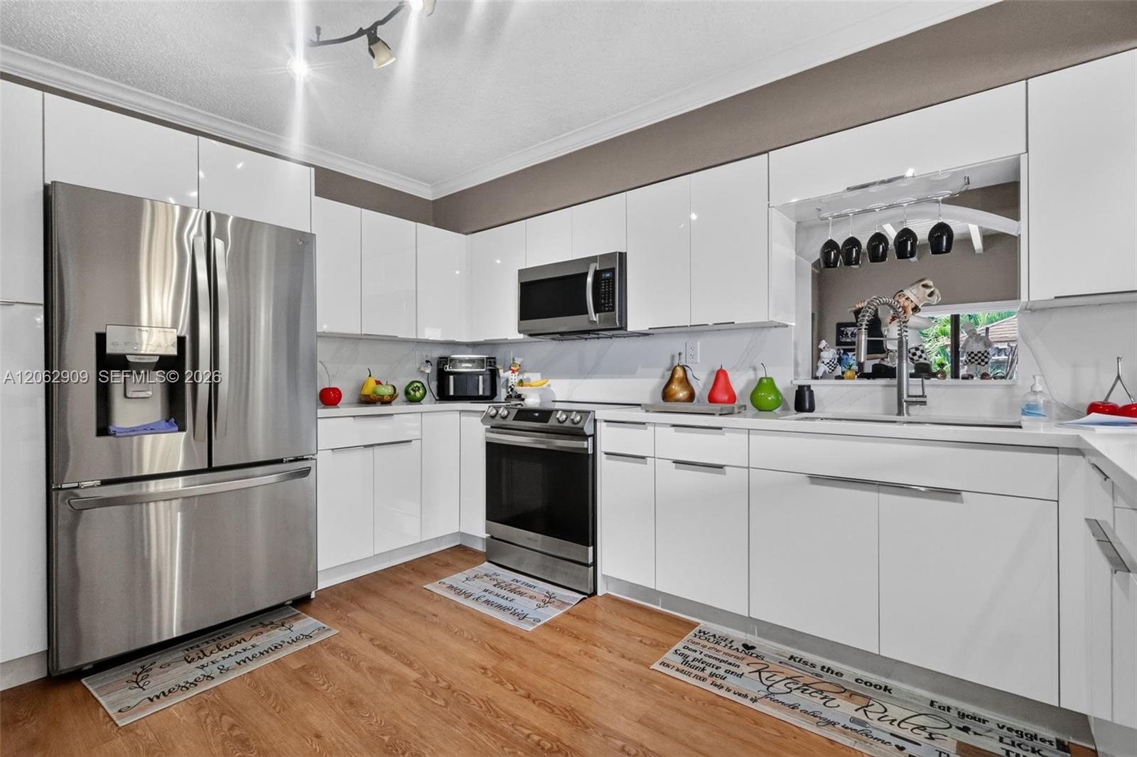 910 W 37th Street