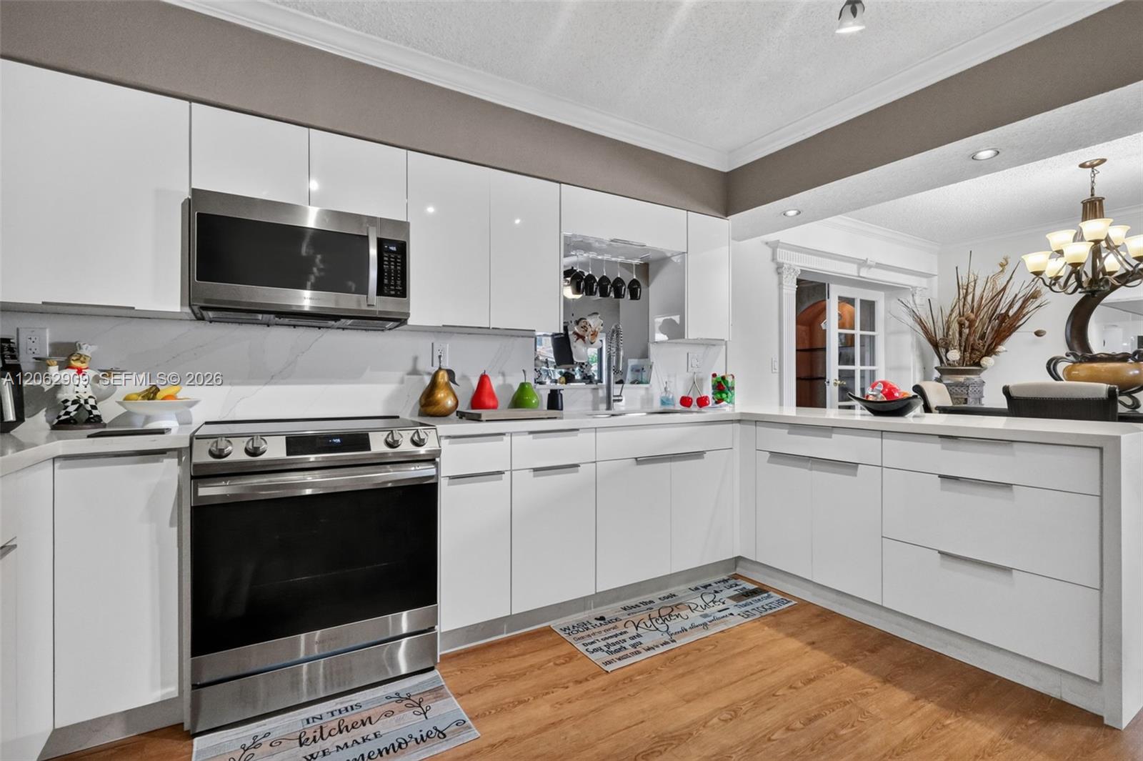 910 W 37th Street
