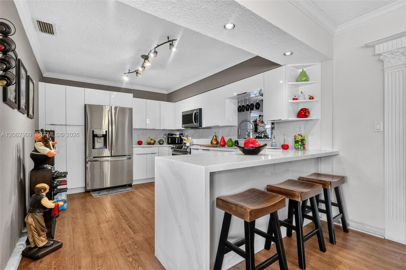 910 W 37th Street