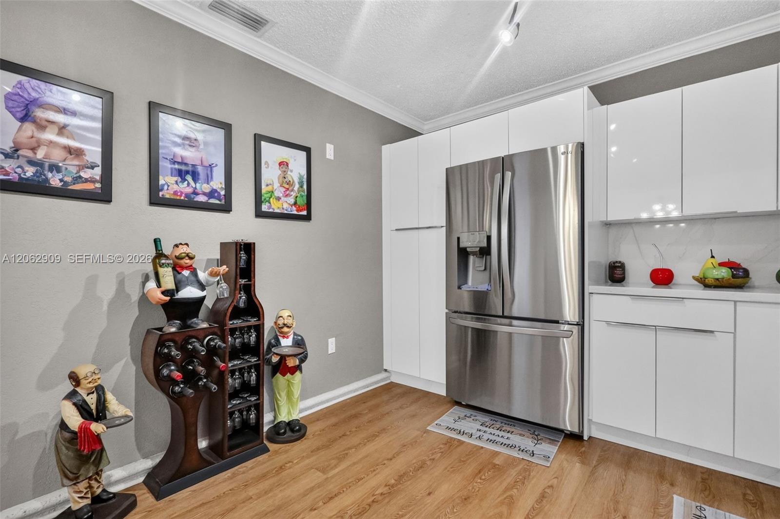 910 W 37th Street