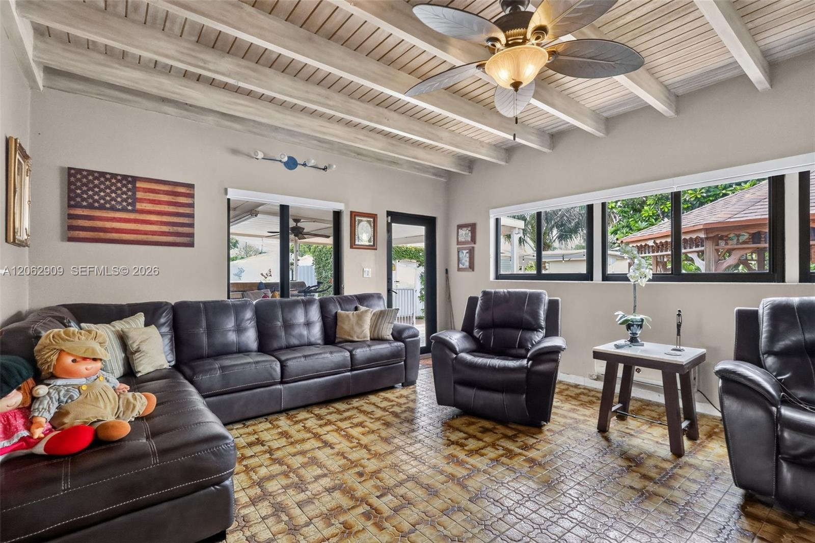 910 W 37th Street
