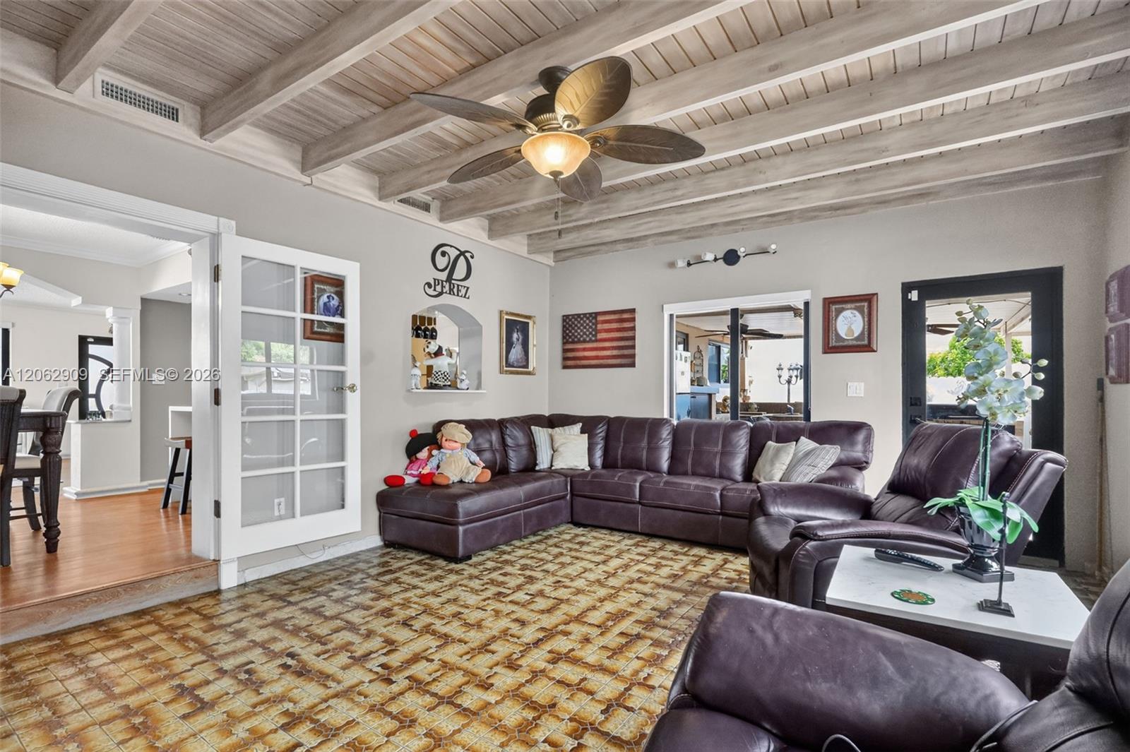 910 W 37th Street
