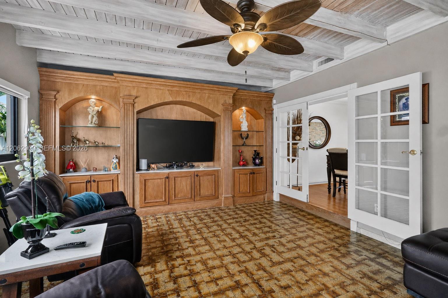 910 W 37th Street