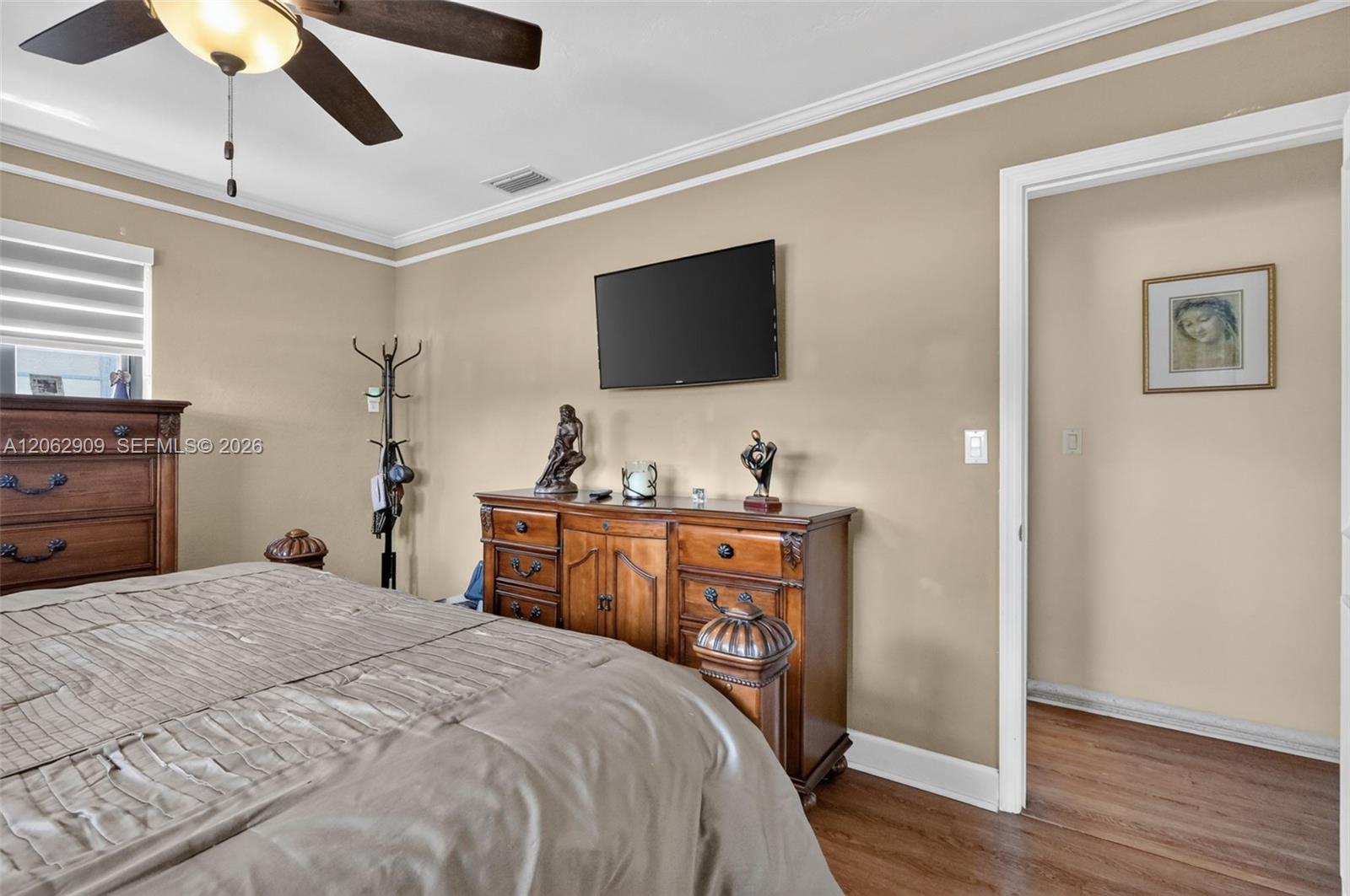 910 W 37th Street