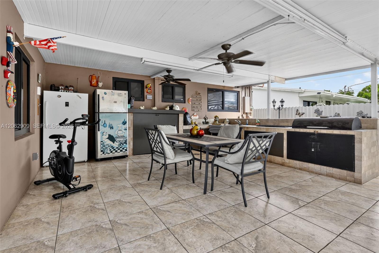 910 W 37th Street