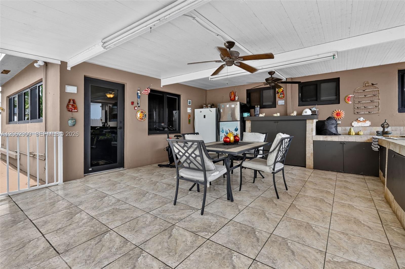 910 W 37th Street