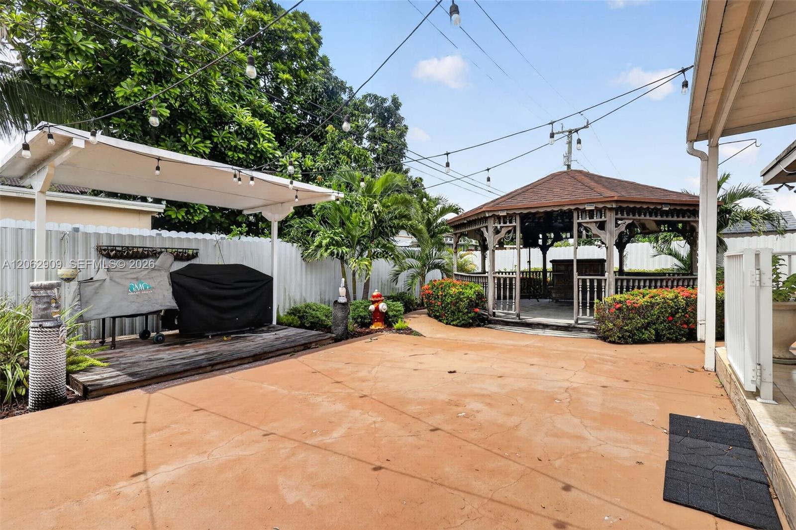 910 W 37th Street