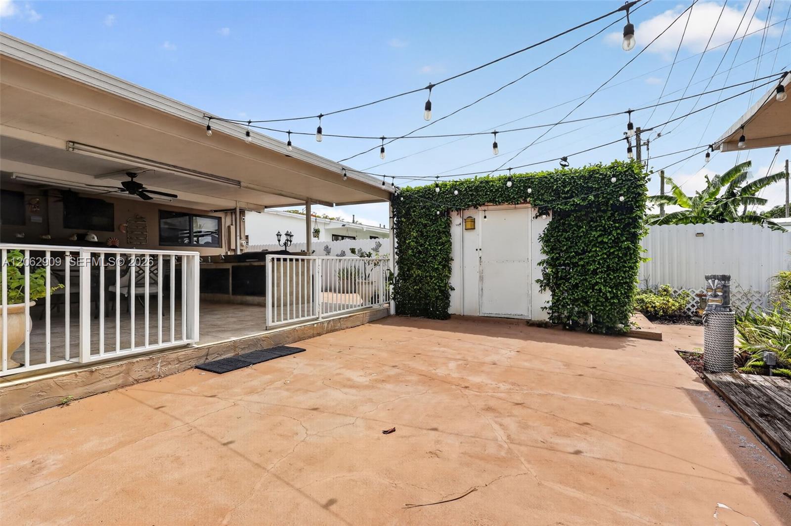 910 W 37th Street