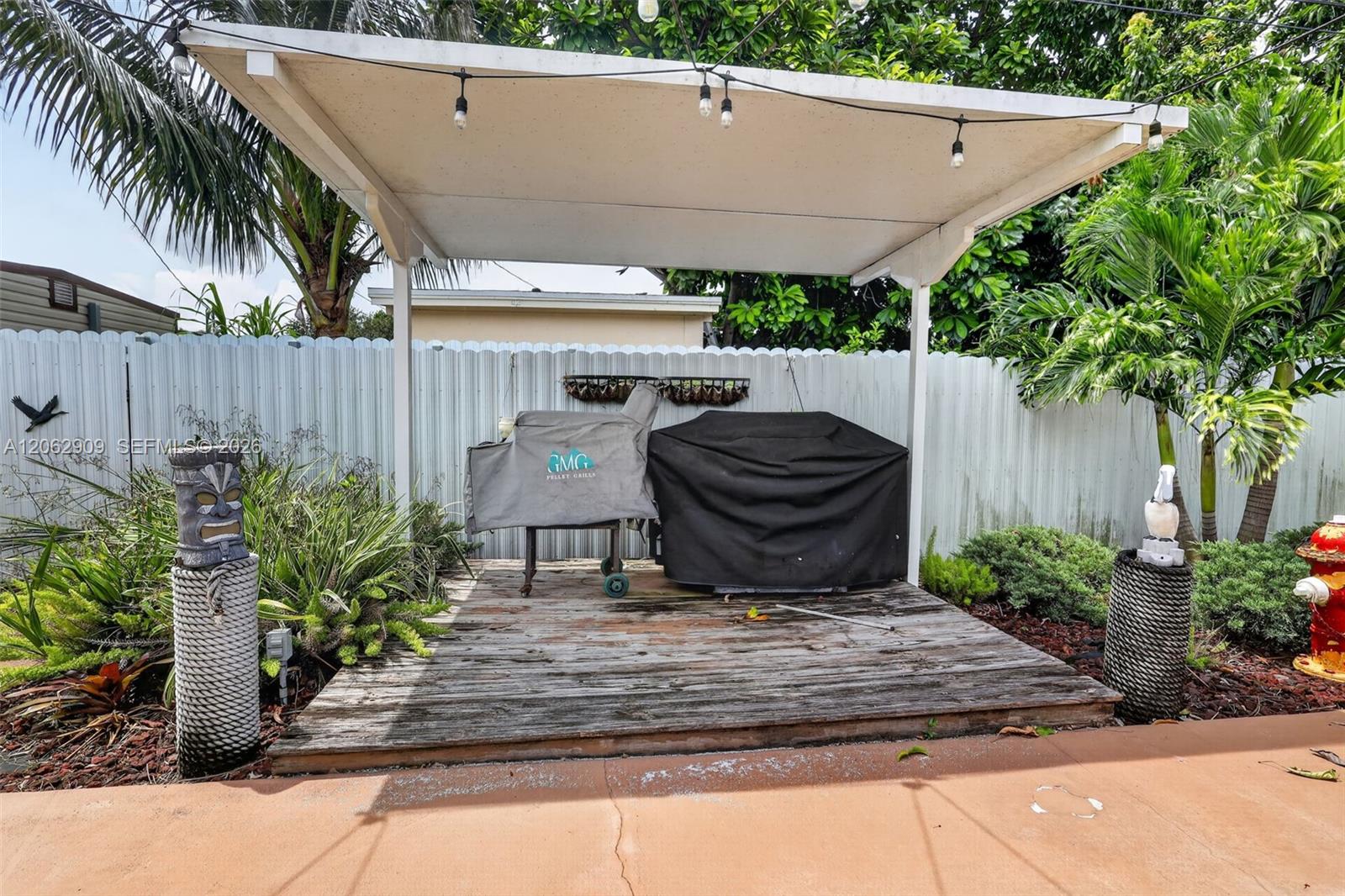910 W 37th Street